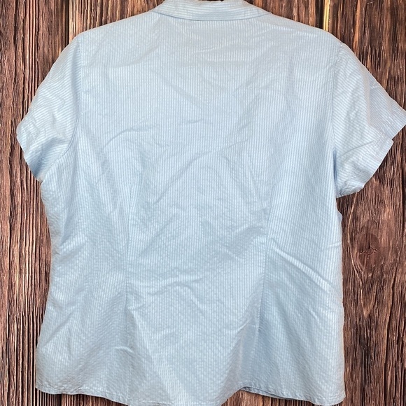 Woman’s REI Blue Button-Down Short Sleeve Blouse- Size Large - Picture 6 of 7